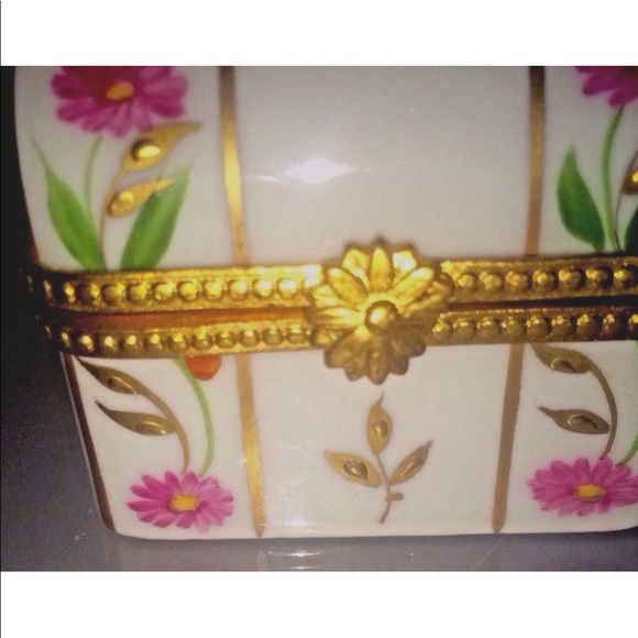 Vintage Limoges Box Chest Shaped Pink Signed - Picture 3 of 8